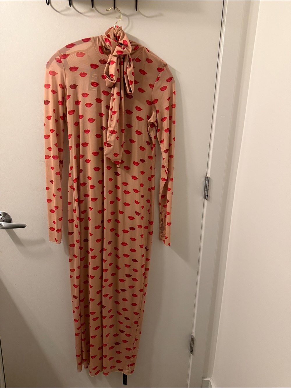AFRM Women’s Beige Mock Neck Maxi Dress with Red Lip Print & Neck Tie Sz XL NWT